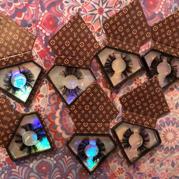 Lashes - Picture 2 of 2